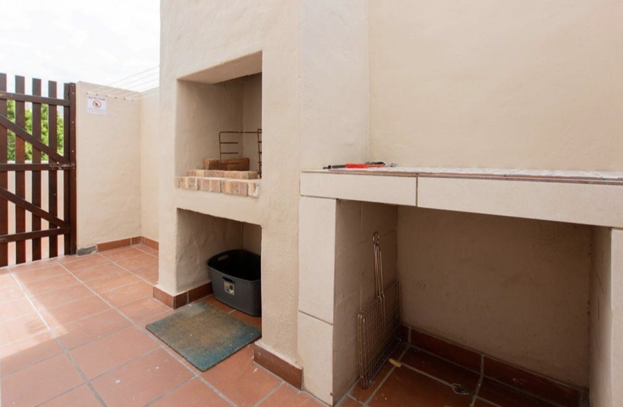 2 Bedroom Property for Sale in Helios Place Western Cape